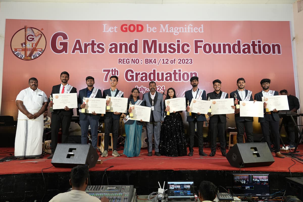 7th graduation group photo on stage